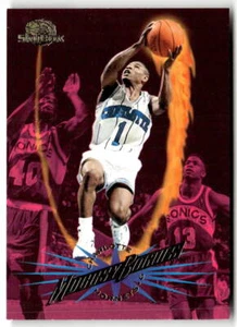 1995-96 SkyBox Premium #10 Bug Bagues Charlotte Hornets - Foto 1 di 2