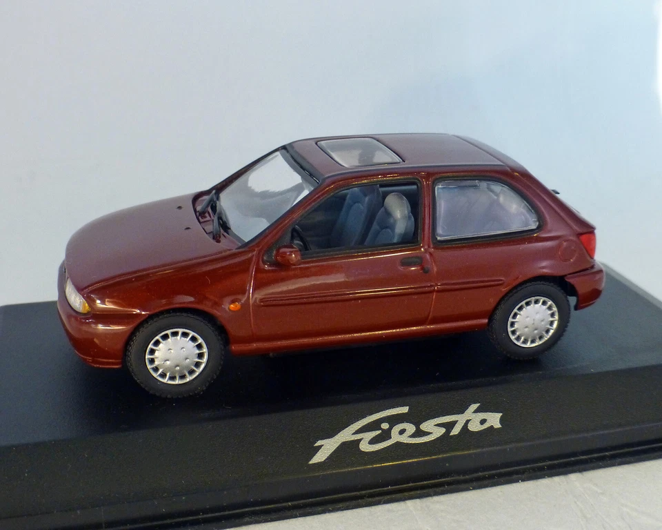 Ford Fiesta Rosso Scuro, 1:43 - Immagine 1 di 1