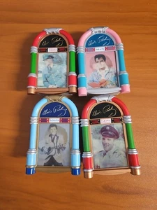 4 ELVIS PRESLEY - holografische musikalische Ornamente. Lesen  - Bild 1 von 3