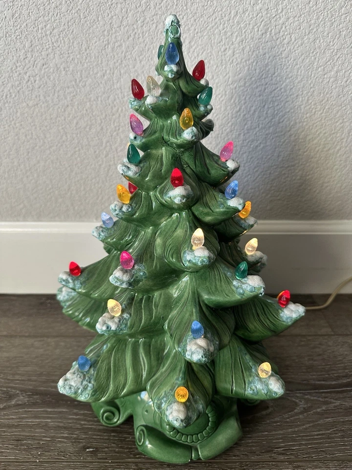 VTG 1967 Atlantic Mold Ceramic Green Christmas Tree & Base w Flocked Snow READ - Image 1 of 4
