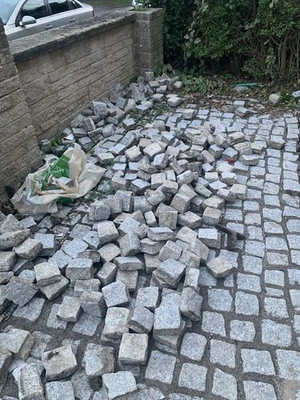 Granite Cobble Setts - Image 1 of 4