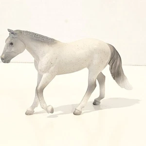 BREYER STABLEMATE-Flea Bitten Gray Loping Quarter Horse-2018-Walmart Horse Crazy - Picture 1 of 10
