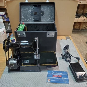 Máquina de coser Singer 221 peso pluma - Imagen 1 de 14