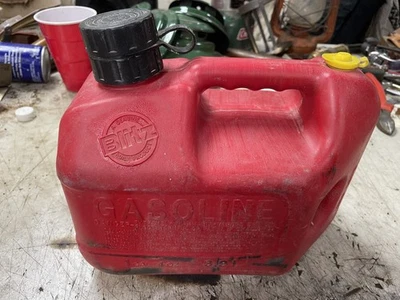 Pre-Ban Blitz 1 Gallon 4 Oz Vented Gas Can W/ Flex Spout Model  All OEM USA - Image 1 of 4