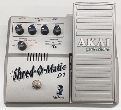 Pedal efecto distorsión para guitarra AKAI D1 Shred-O-Matic Tube Foto 1 de 4