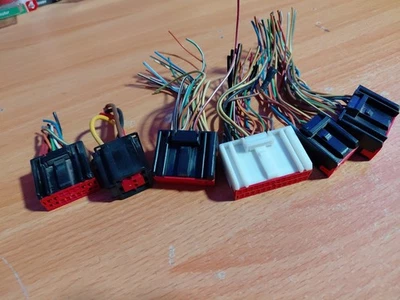 04-07 Jaguar XJ8 Rear Electronic Module Wiring Connectors 2W9F-13B524-AG - Image 1 of 4