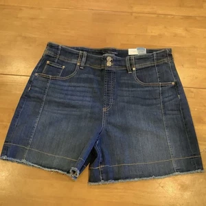 Chicos Denim Shorts Size 2.5 US 14 Pull On Bluesette Indigo Frey Hem NEW $79.50 - Picture 1 of 10