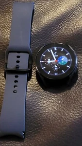 Samsung Galaxy Watch 5 40mm GPS + WiFi + Bluetooth R900 Smart Watch - Excellent - Picture 1 of 12