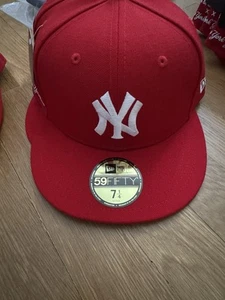 Sombrero New Era AC Milan x New York Yankees 59Fifty Talla 7 1/4 Rojo Nuevo con Etiquetas COLABORACIÓN RARA - Imagen 1 de 7
