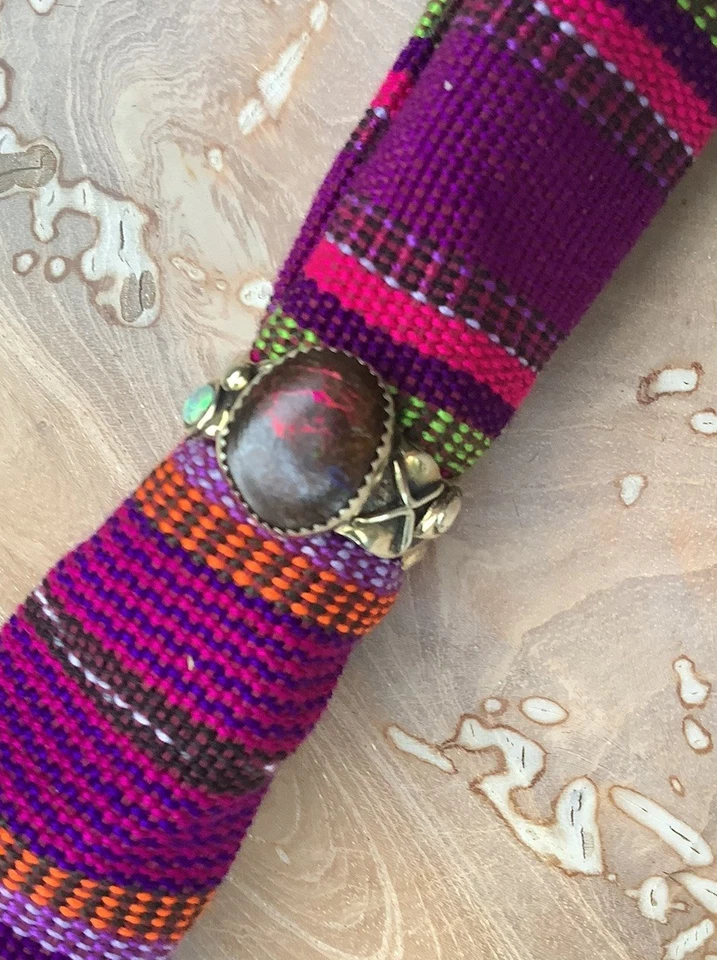 Anillo Lightning Ridge Matrix Opal, ópalo blanco y latón hecho artesanalmente para hombre talla 12” Foto 1 de 4