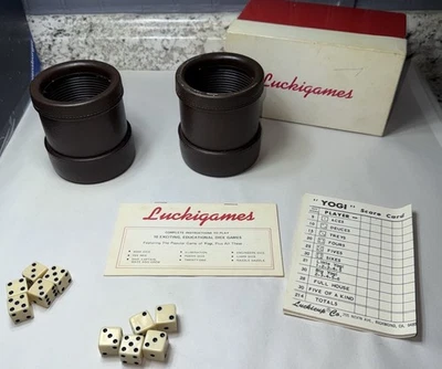 Juego de 2 tazas de dados acanalados Luckicup años 60 caja original instrucciones y tarjetas de puntuación Foto 1 de 4