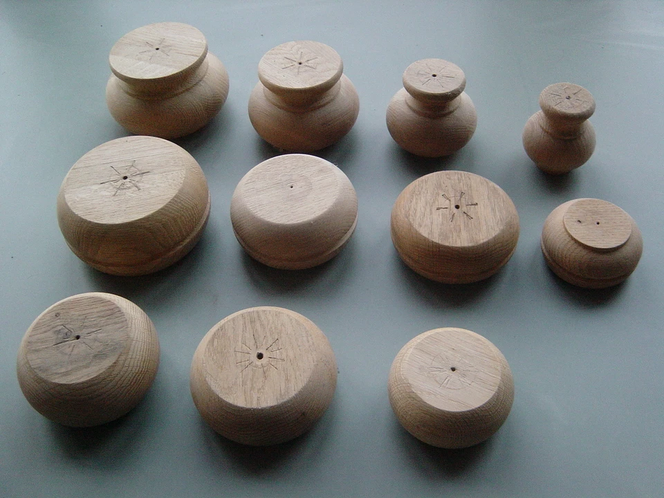 Sofabeine-Sofafüße-Sesselfüße-Couchfüße-Bettfüße-Möbelfüße aus feinem Eichenholz - Bild 1 von 1