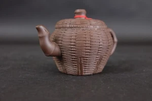 Chinese Yixing red clay teapot, marked. Vintage in the shape of reed.  - Picture 1 of 8