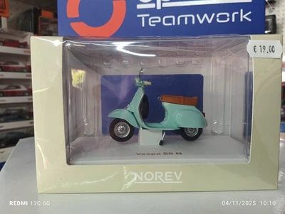 NOREV 1/18 Vespa 50N 1969 Aquamarina Blu Diecast Scooter Modellino Giocattolo... - Immagine 1 di 4