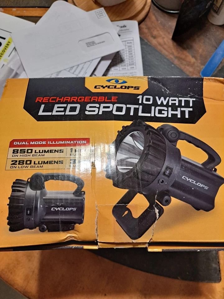 Foco LED recargable Cyclops de 10 vatios Foto 1 de 1