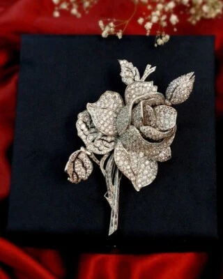 Pretty Rose Flower Brooch With 39.82 CT Round Shape White Sapphire In 935 Silver - Image 1 of 4