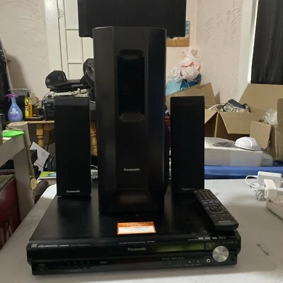 Sistema de sonido de cine en casa Panasonic SA-PT750 DVD - Control remoto - Altavoces Foto 1 de 4