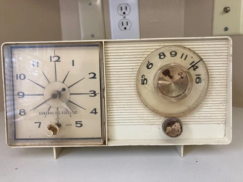 Vintage AM Radio Clock General Electric, GE C-4030 Cover