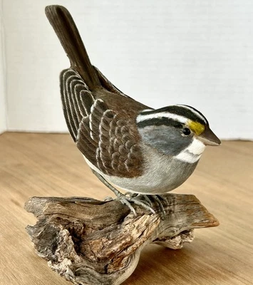 Gorrión Pájaro Garganta Blanca Original Madera Tallada 5.5” X 5.5” Sobre Madera a la Deriva Foto 1 de 4