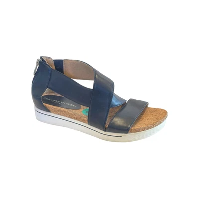 Sandalias deportivas Adrienne Vittadini Claud cuña forma plana azul marino para mujer talla 8M Foto 1 de 4