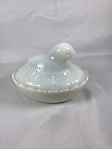 Vintage Fenton Baby Küken auf einem Nest Milchglas bedeckt Schale 1953 Ostern Land - Bild 1 von 10