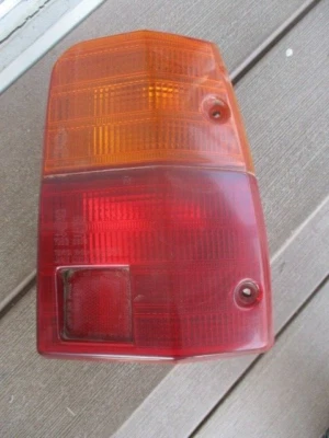 Faro trasero derecho Toyota Corolla KE70 TE71 GL vagón 1979-1983 con enchufes Foto 1 de 4