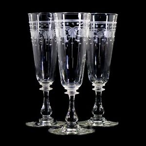 1. z 3. Szklanka do szampana z ozdobnym szlifem dekoracyjnym, Theresienthal, serwis M około 1900 roku
