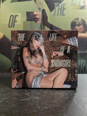 TAYLOR SWIFT - THE LIFE OF A SHOWGIRL | CD Deluxe It’s Beautiful Edition Limited - Immagine 1 di 4