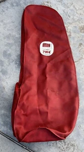 Bolsa de viaje vintage de vinilo de golf TWA Trans World Airlines roja 46"x 18" - Imagen 1 de 4