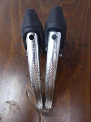 Palancas de freno vintage NOS años 80 Campagnolo C Record Era Chorus capós negros A Foto 1 de 4
