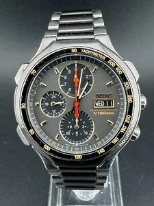Seiko Uomo Grigio Scuro 1/100° sec. Orologio Cronografo Day Date Quarzo 7T59-7A00 - Foto 1 di 12