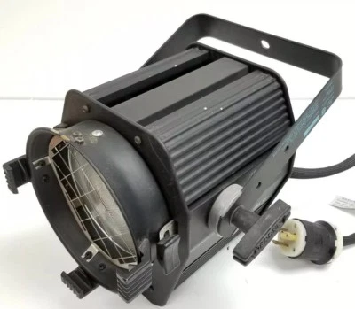 Strand 6" Fresnel CAT NO 12081 Fresnelite 1000W Spot to Flood Light 120V/220V - Image 1 of 4