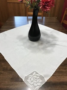 Tovaglia vintage bianca shabby chic floreale bordo all'uncinetto 34x36 (RF737) - Foto 1 di 7