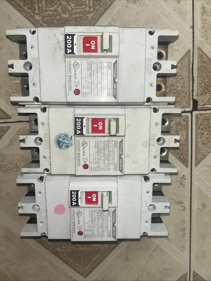 Generac GBU 202b 200A 2-полюсный автоматический выключатель 120/240 В - Изображение 1 из 1