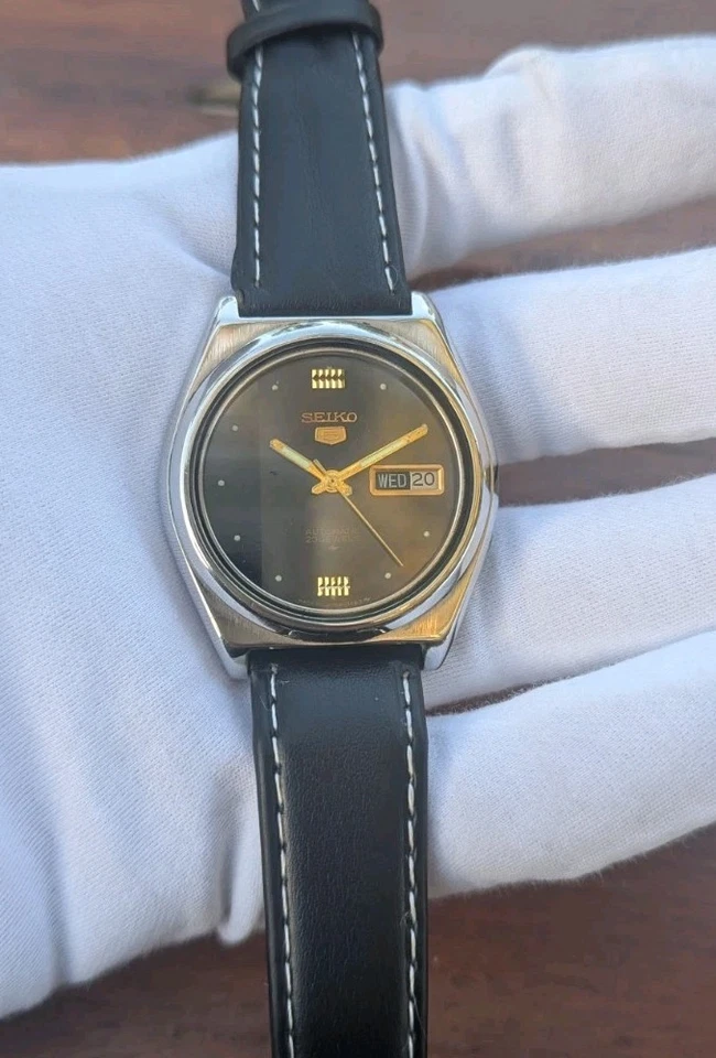 Reloj automático para hombre Seiko 5 1982 17 joyas recién reparado y caja grande de 38 mm Foto 1 de 4