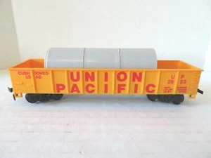 TYCO B 900 HO Scale GONDOLA, NG PIPES UNION PACIFIC RR UP 2923 - Picture 1 of 6