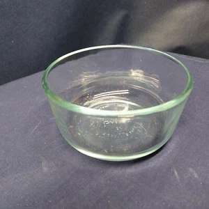 Pyrex 2 Cup Clear Blue Glass Bowl 7200 EUC USA  - Picture 1 of 3