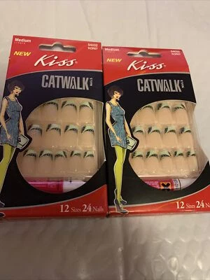 **MIRA** 2 paquetes de uñas de pasarela Kiss medianas #54032 KOR07 (escena) Foto 1 de 4