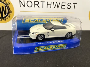 SCALEXTRIC C3072 NISSAN GT-R WHITE - Picture 1 of 2