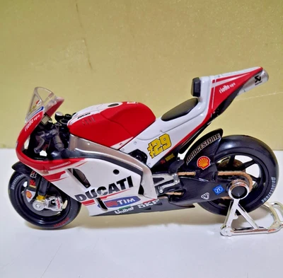 Maisto Ducati Desmosedici GP 1:18 - Andrea Iannone - Immagine 1 di 4