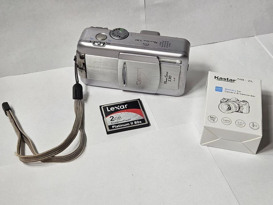 Canon PowerShot S30 3.2MP Digital Camera 3x Optical Zoom w/mem Card New Battery - Image 1 of 4