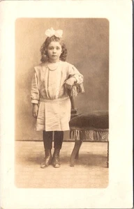 People - Girl - posing while wearing a big bow in her curly hair RPPC - C08355 - Picture 1 of 2