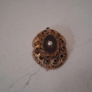 Filigrana abovedada ornamentada con estrás negro tono dorado esfinge vintage firmada LEER - Imagen 1 de 6