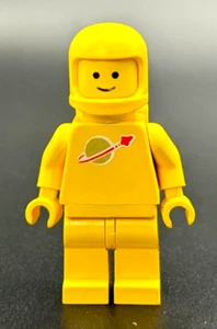 USED LEGO CLASSIC SPACE MINIFIGURE CLASSIC SPACE - YELLOW SP007 - Picture 1 of 2