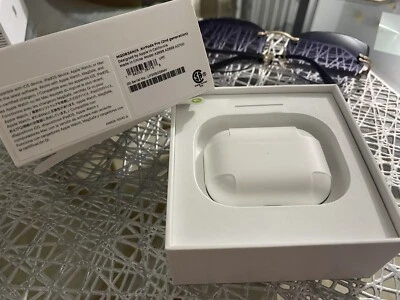 Apple AirPods Pro 2nd Generation with MagSafe Wireless Charging Case - White - Imagen 1 de 3