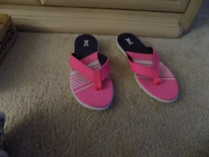 Everlast  Womans Flip Flops Size 7 - Picture 1 of 2