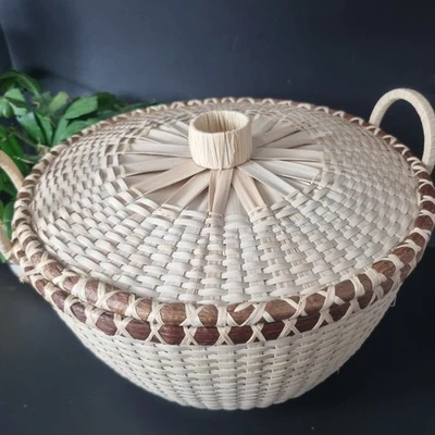 Vintage Lidded Basket Storage Box Handles Retro Style 11in Diameter - Image 1 of 4