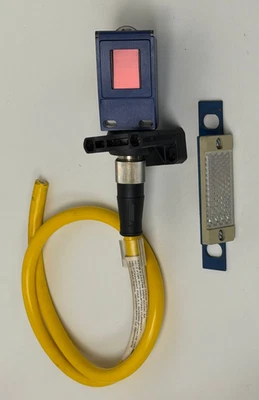 TELEMECANIQUE SQUARE D SCHNEIDER  XUC9ARCTU78 SENSOR - MOUNT - REFLECTOR - CABLE - Image 1 of 4