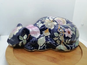 Export blue glaze peony pattern sleeping cat sculpture made in China, 1970s - Picture 1 of 9
