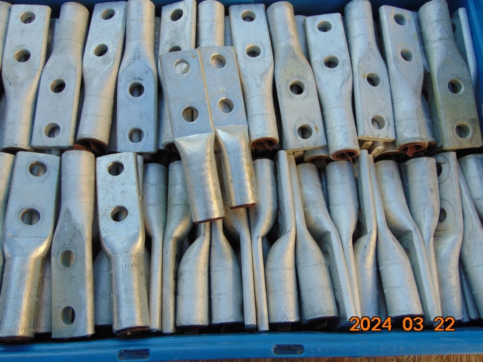 Lot Of 3 Burndy YA31A3 Aluminum Compression Lug AL/CU 350kcmil 1/2" 2-Hole Brown